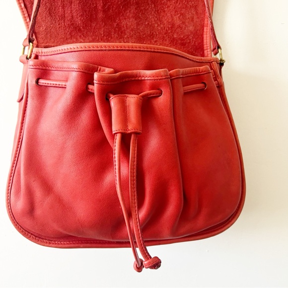 COACH Vintage 1980’s Lightweight Flap Drawstring Bag in Coral Red - RARE - Picture 6 of 16